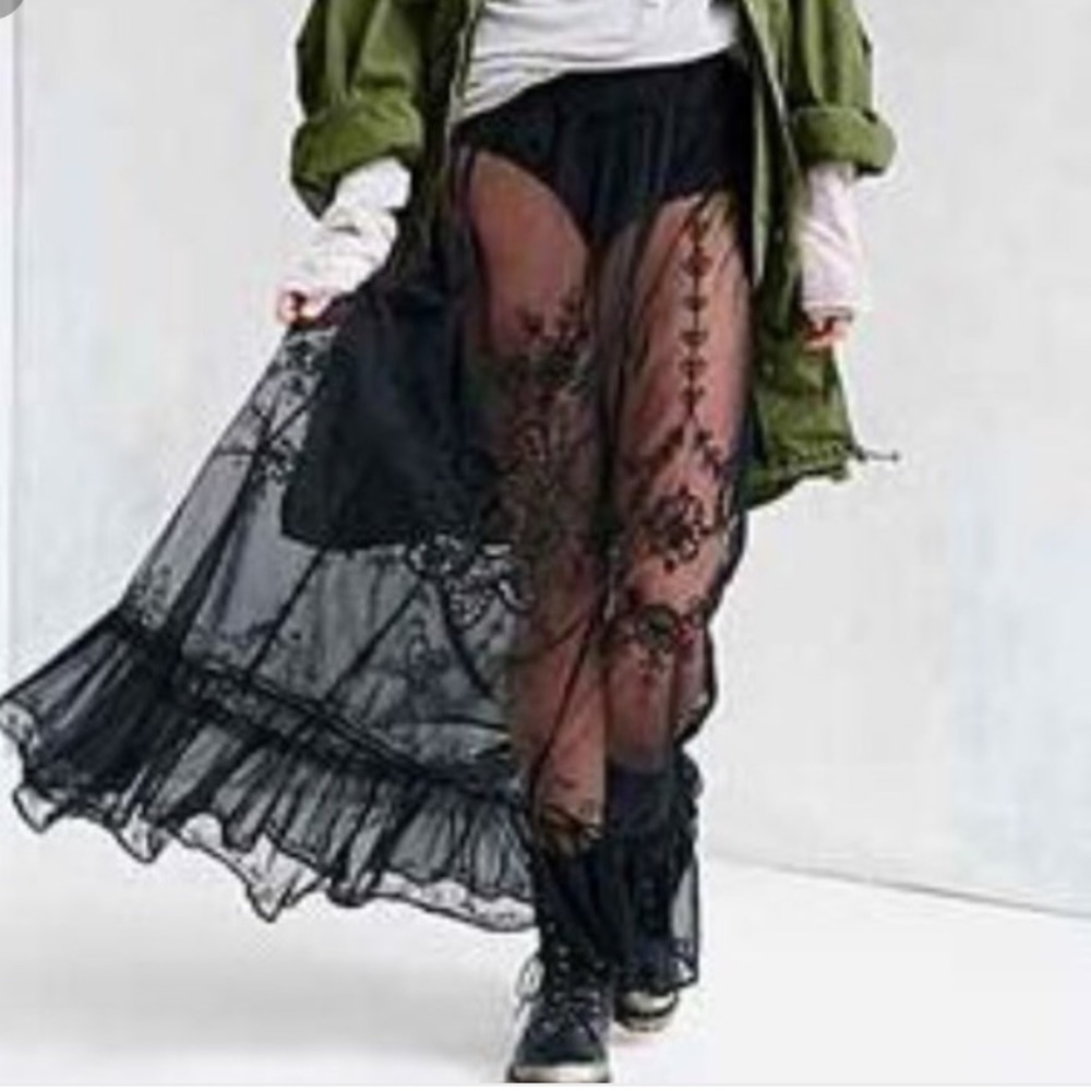 NWT Kimchi Blue Lace Maxi Halloween / Vampy / Sexy